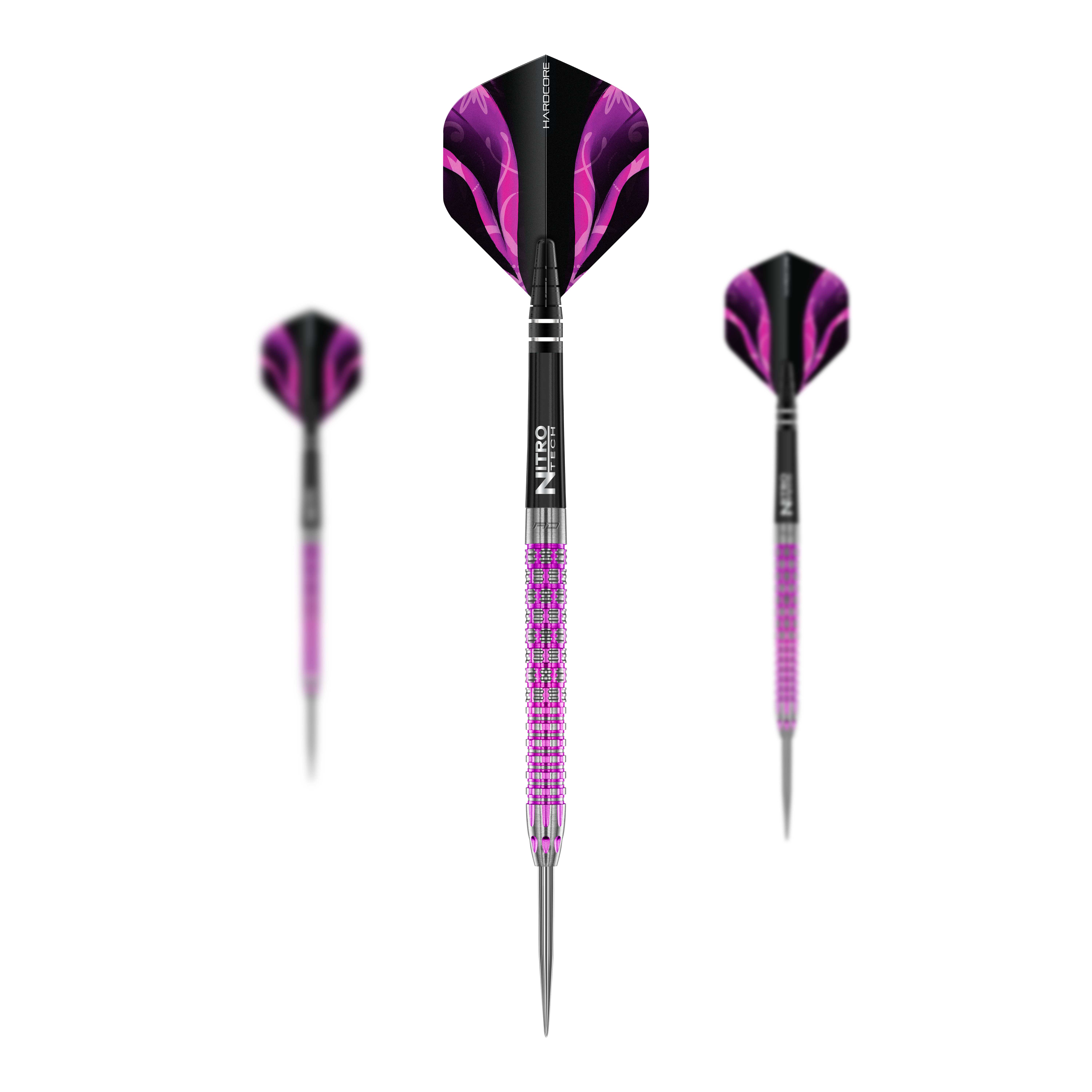 Das Bild zeigt drei Red Dragon Tyrian Steeldarts mit silbernen Spitzen und violetten Griffen. Die Flights sind schwarz-lila und haben ein modernes, auffälliges Design.